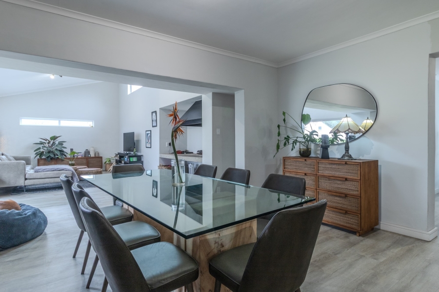 4 Bedroom Property for Sale in Schoongezicht Western Cape